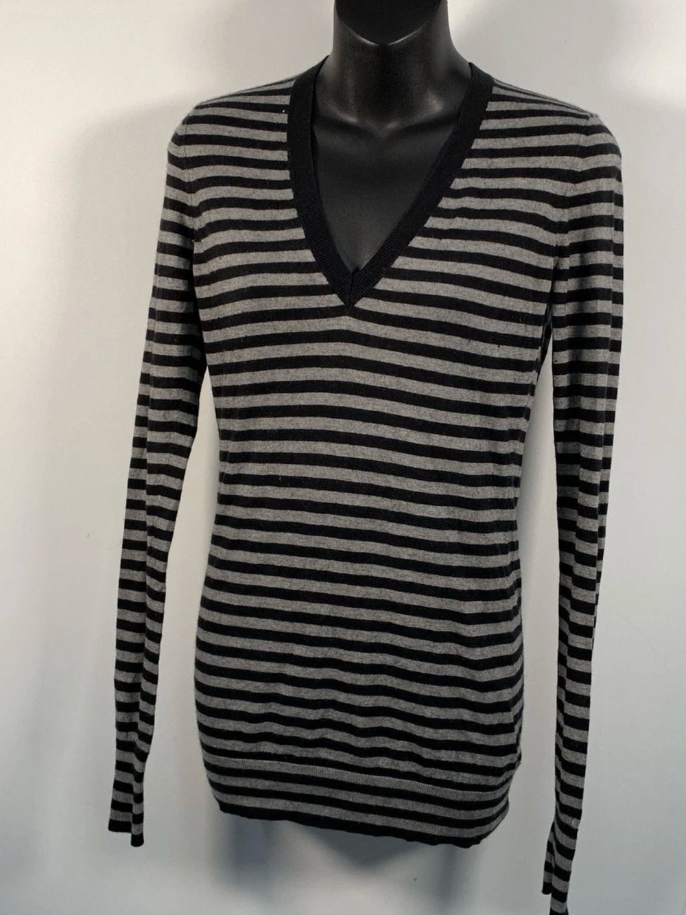 Burberry Black and Gray Striped V-Neck Sweater silk and cashmere size medium